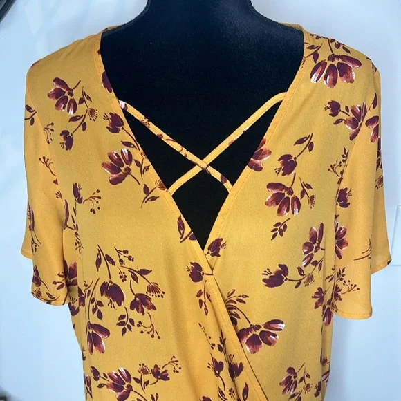 C.C Golden Yellow Flowy Floral Top w/ Crisscross - Size Large - Picture 3 of 12